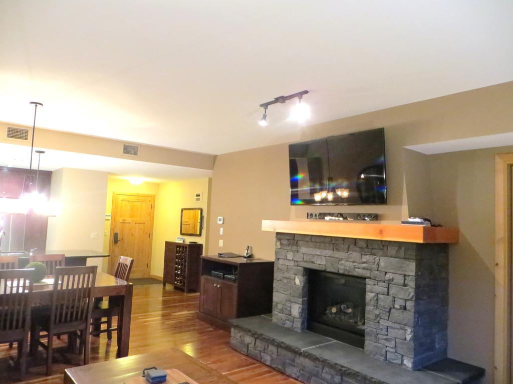 Luxury Canmore Vacations Værelse billede