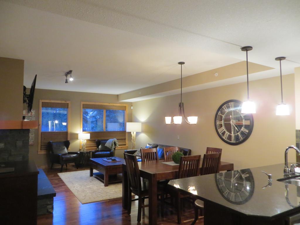 Luxury Canmore Vacations Værelse billede
