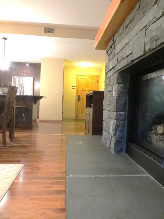 Luxury Canmore Vacations Værelse billede