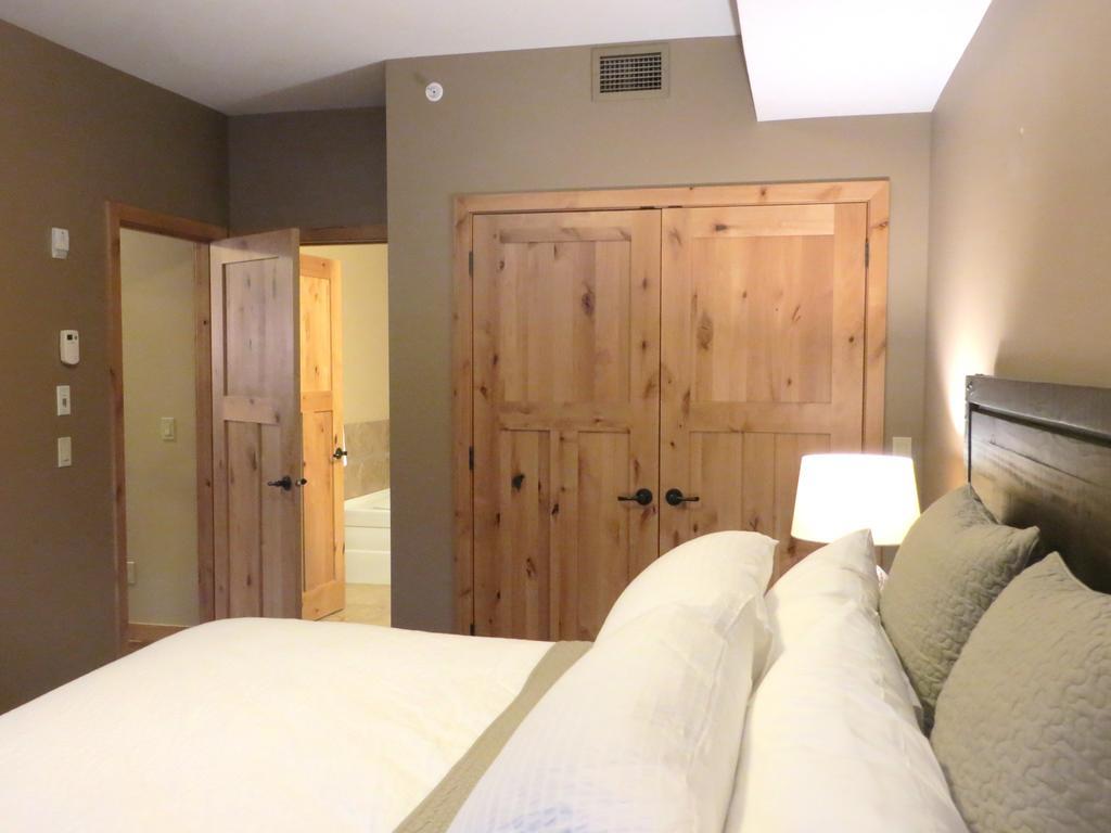 Luxury Canmore Vacations Værelse billede